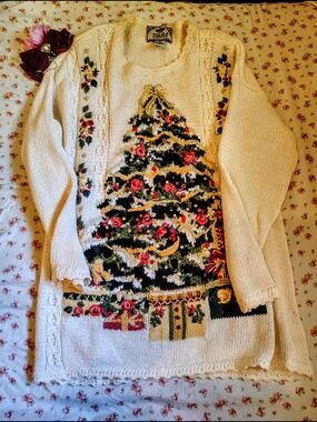 🎄 TIARA Cream Holiday Size L Christmas Tree Sweater